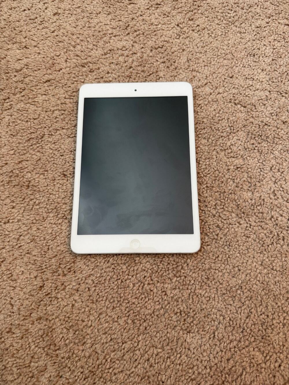 Apple iPad mini 1st Generation. 16GB, Wi-Fi, 7.9 in - White & Silver